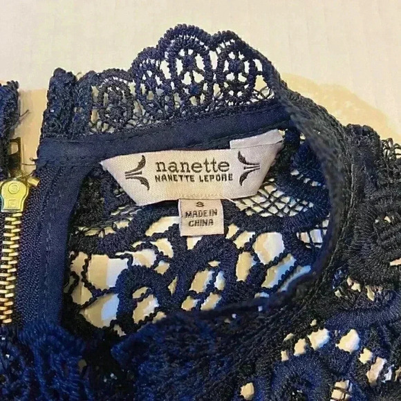 Nanette Lepore Women's Sleeveless SMALL Navy Blue Lace Top Embroidered Classic - Picture 8 of 10